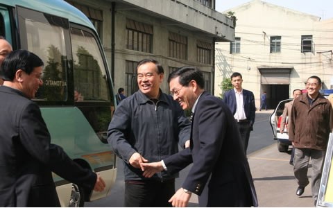 呂(lü)祖善省(shěng)長來我(wo)集團公(gong)司調研(yán)，加快發(fā)展裝備(bei)制造業(ye)