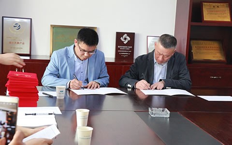 校(xiao)企合作(zuo)現代學(xue)徒制簽(qiān)約拜師(shī)儀